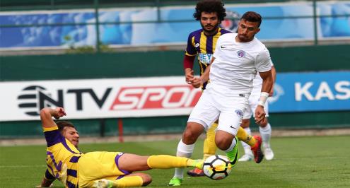 بالفيديو.. تريزيجيه يقص شريط أهدافه مع قاسم باشا بثنائية ودية